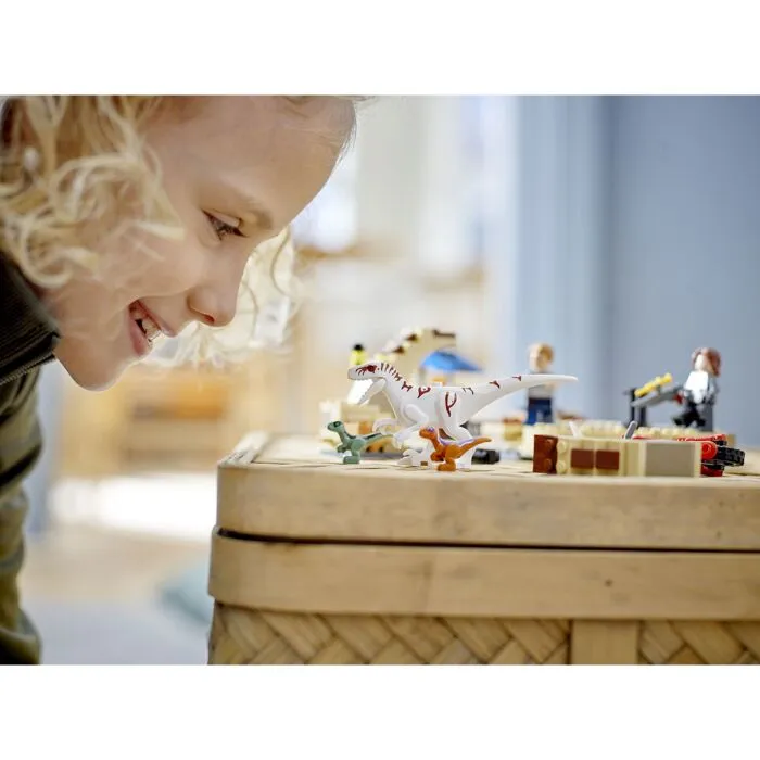 lego_atrociraptor_pogonya_na_motocikle_jurassic_world_76945 (4)