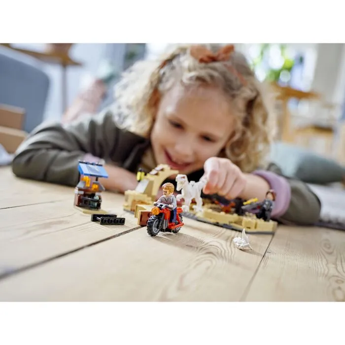 lego_atrociraptor_pogonya_na_motocikle_jurassic_world_76945 (5)