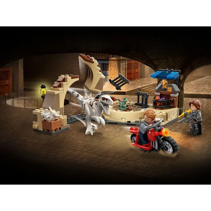 lego_atrociraptor_pogonya_na_motocikle_jurassic_world_76945 (8)