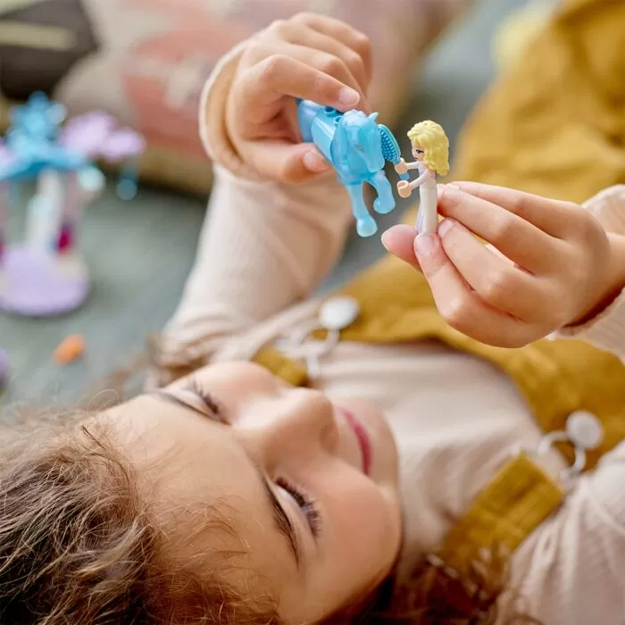 lego_ledyanaya_konyushnya_elzy_i_nokka_disney_princess_43209 (4)